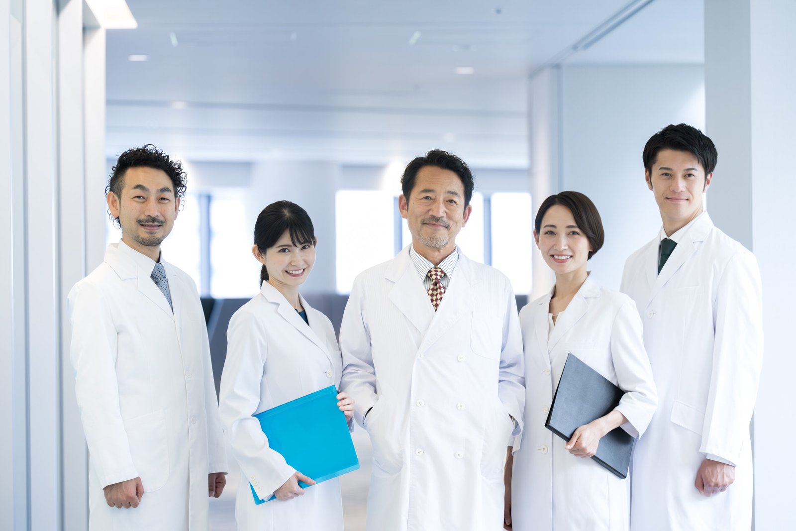 出生前検査は、正解が一つに決まるものではありません。本記事では、検査結果との向き合い方や、ご自身やご家族の価値観を整理するための考え方を紹介し、後悔のない選択につなげるヒントをお伝えします。